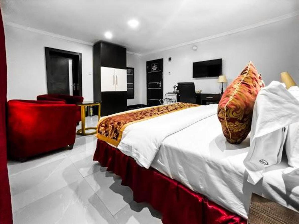 Pasadena Suites Леккі Екстер'єр фото