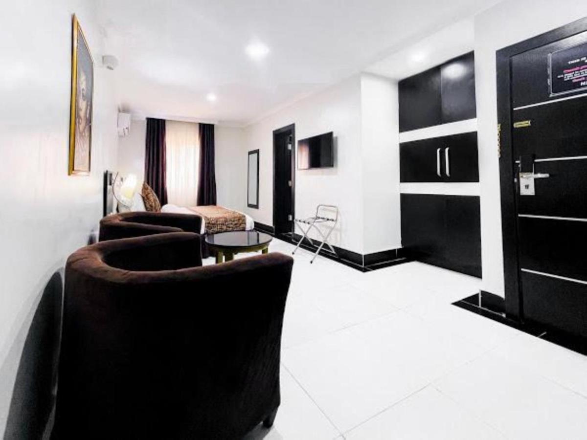Pasadena Suites Леккі Екстер'єр фото