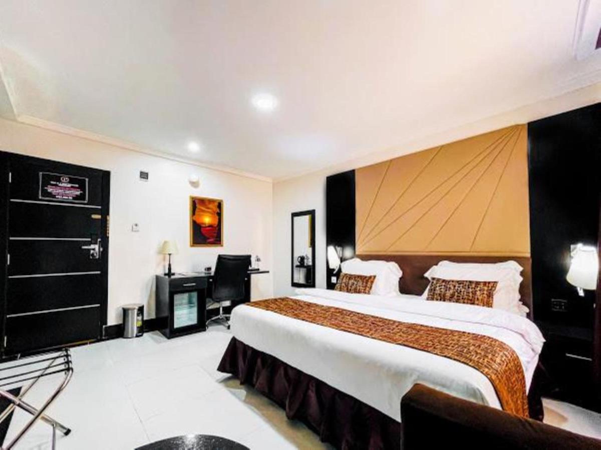 Pasadena Suites Леккі Екстер'єр фото