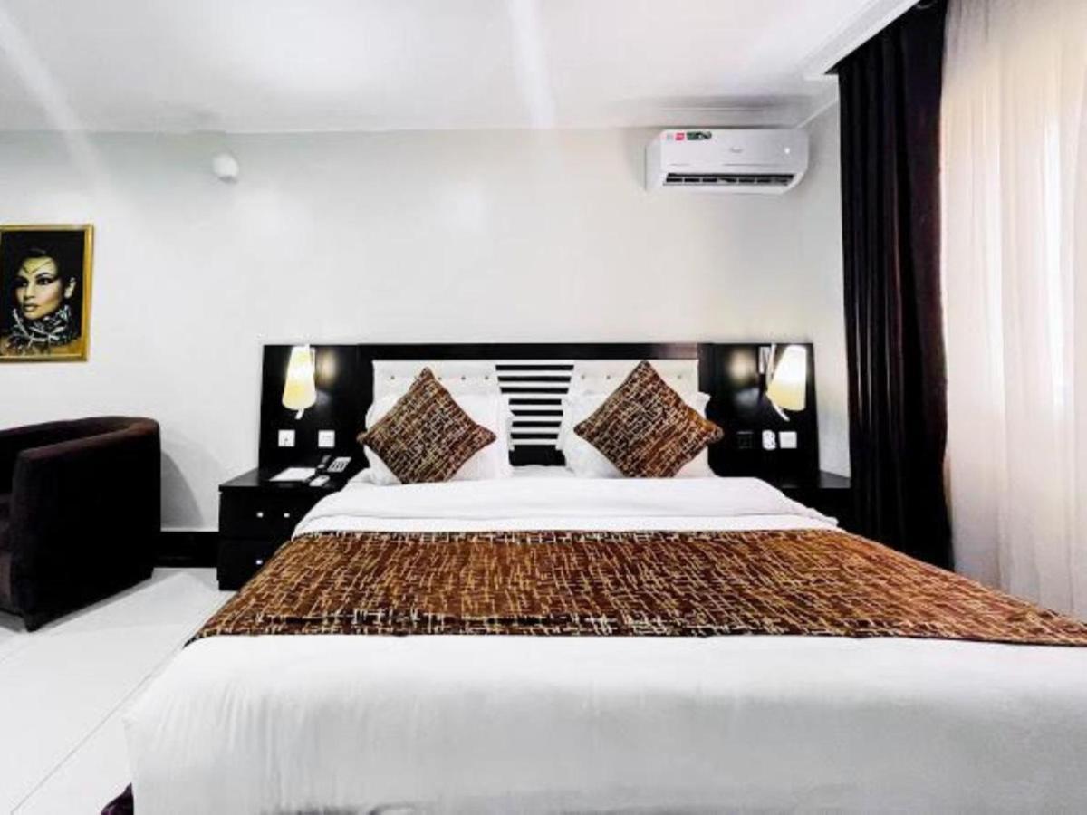 Pasadena Suites Леккі Екстер'єр фото