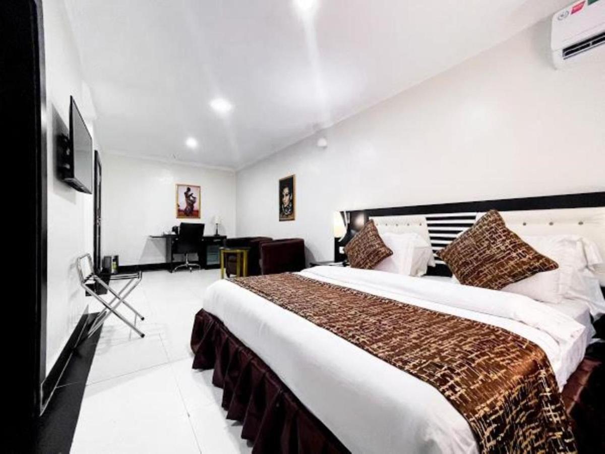 Pasadena Suites Леккі Екстер'єр фото