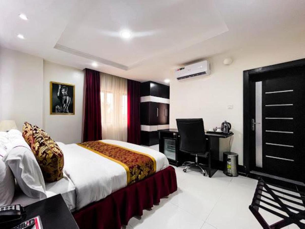 Pasadena Suites Леккі Екстер'єр фото